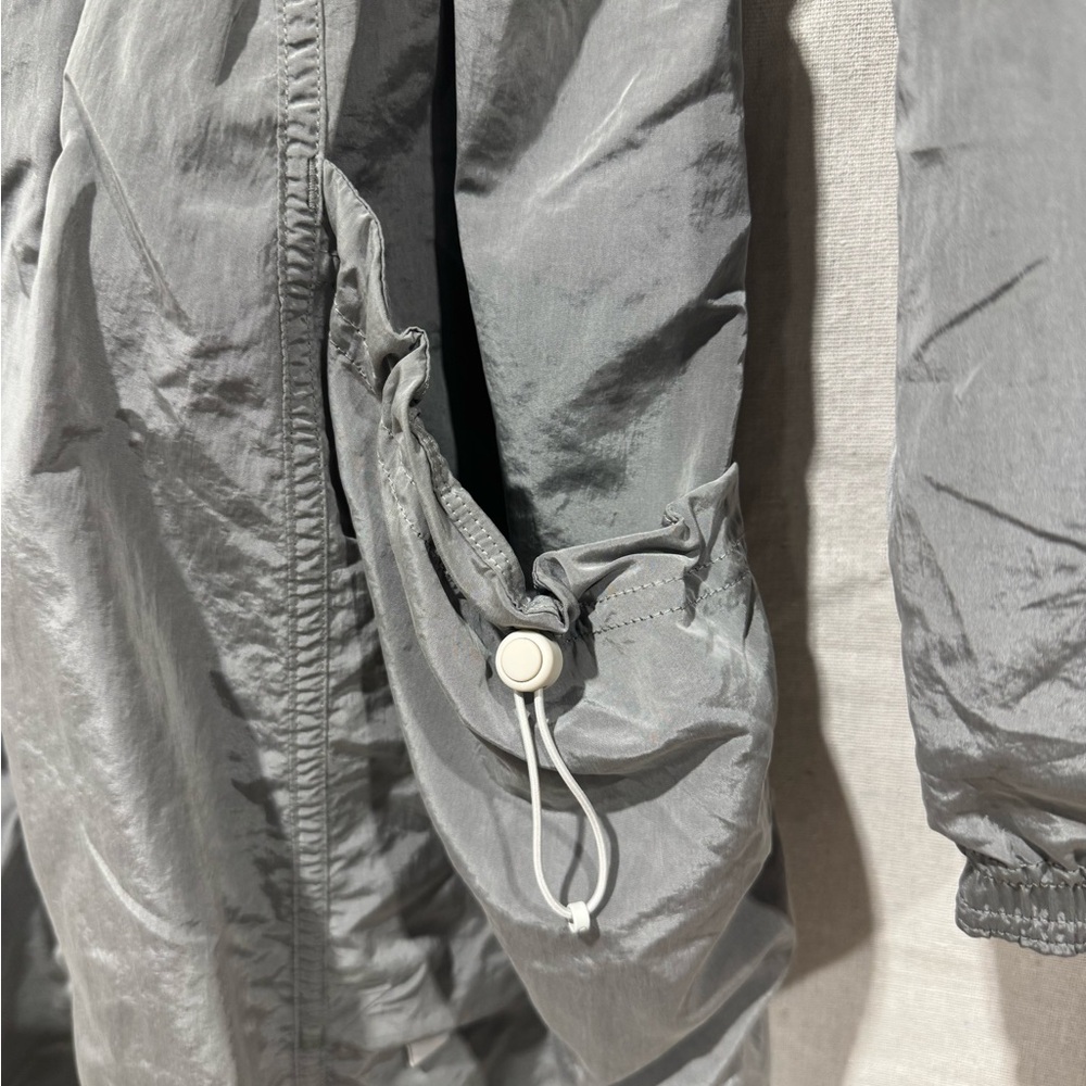 lululemon athletica Gray Utility Rain Jacket Lightweight Relaxed Fit NWOT - Picture 12 of 14
